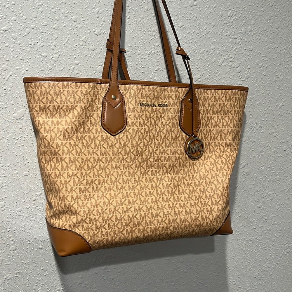 Michael Kors Eva Shoulder Tote